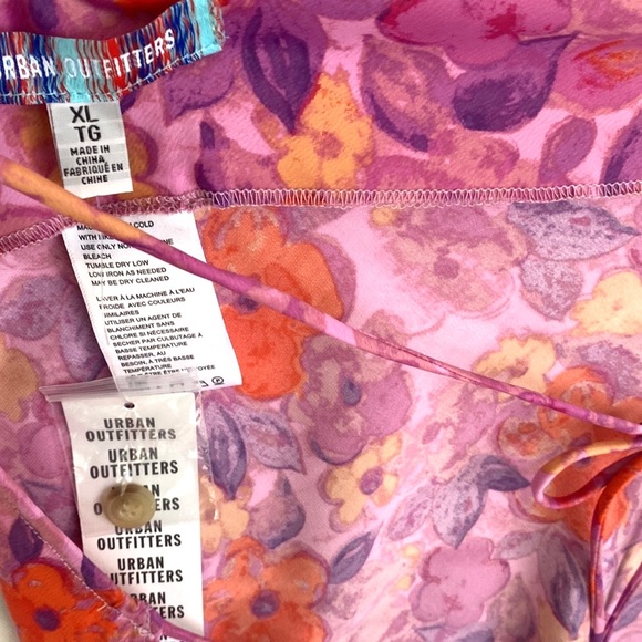 (A3) Urban Outfitters Y2K Slinky Cowl neck tie back Floral crop top, Sz XL, NWT - Picture 5 of 9
